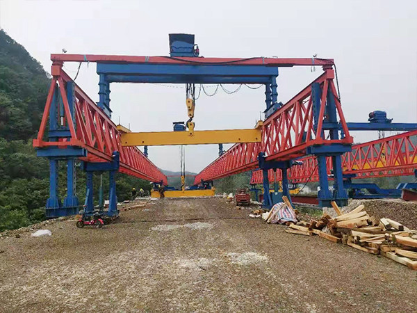 甘肅慶陽架橋機生產廠家介紹免配重架橋機的結構特點