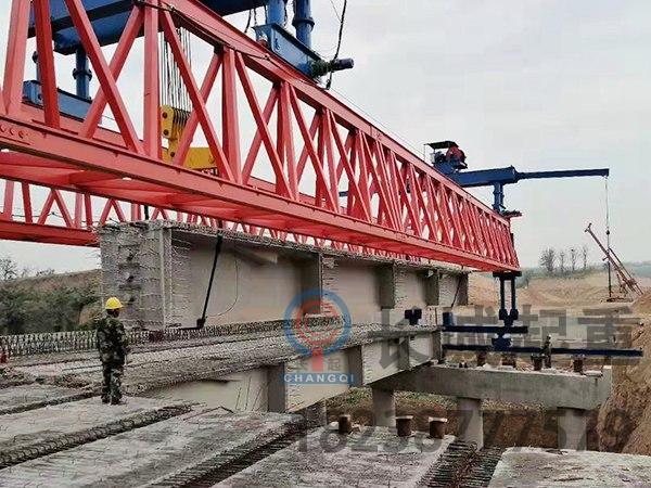 180噸運架一體架橋機的結構形式