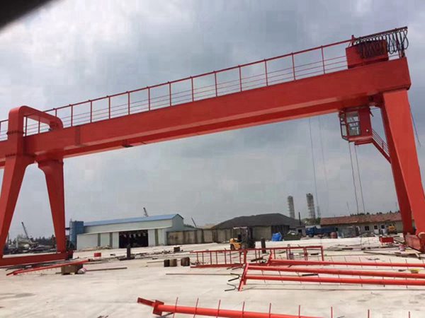 甘肅蘭州龍門(mén)吊使用現(xiàn)場(chǎng)