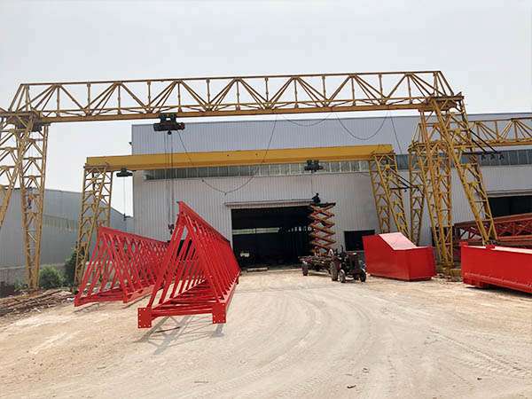 四川自貢龍門吊公司贈電動葫蘆