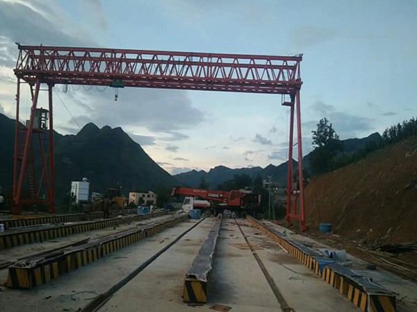 安徽蚌埠龍門吊租賃廠家雙梁花架式